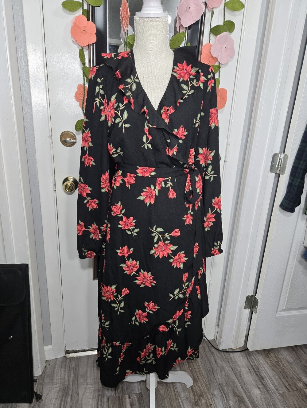 Draper James Black Floral Long Sleeve Ruffle Midi Wrap Dress Women's Sz Large - Picture 2 of 9